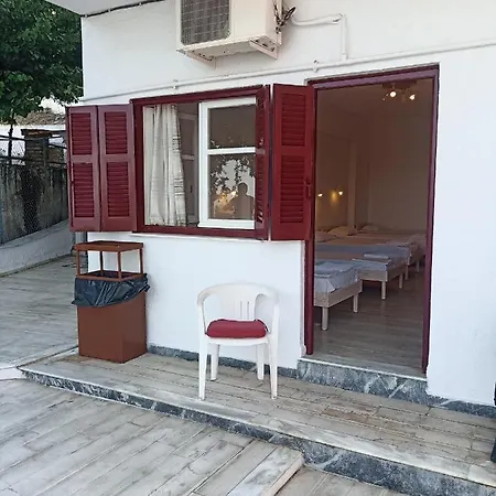 Sea View بيت شباب *