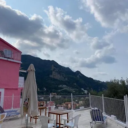 Sea View بيت شباب